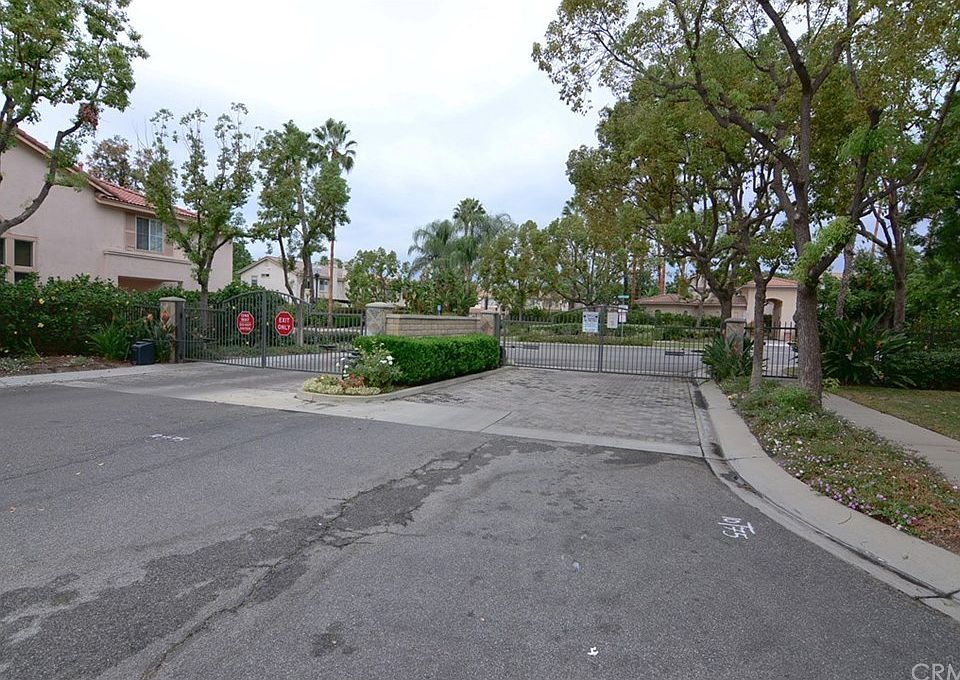 1st image of 558 E Stephanie Dr