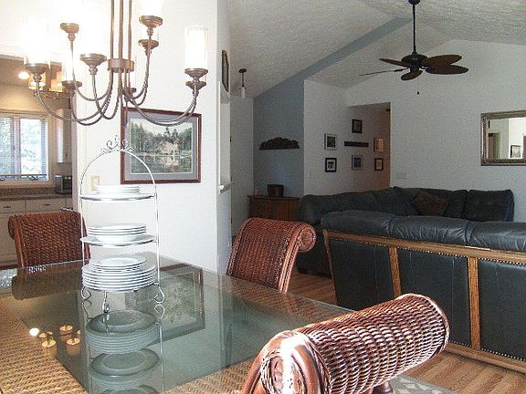 4th image of 223 Clubhouse Dr