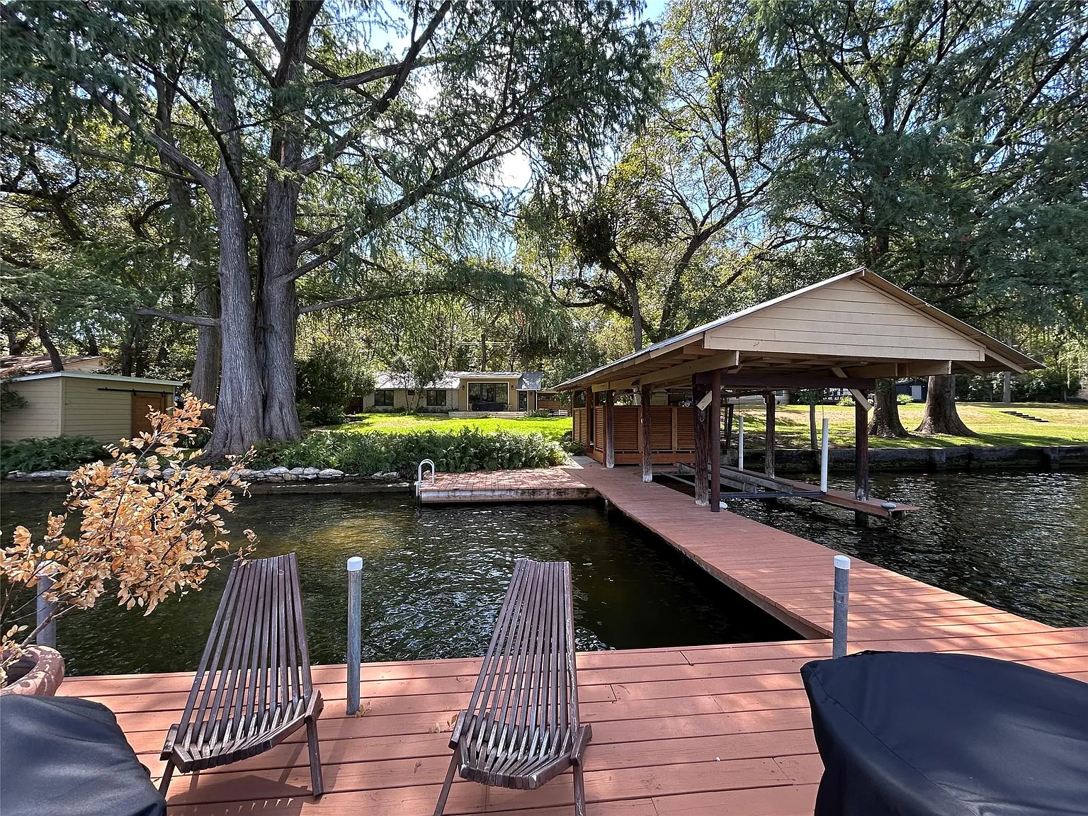3 bed, 2.0 bath, 2240 sqft, $17,500 — Photo 3