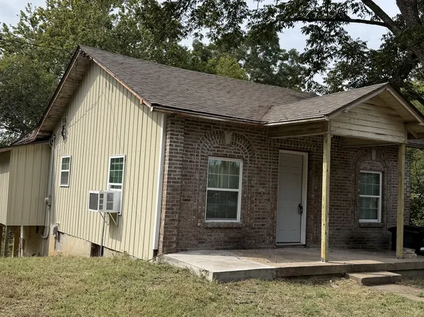 422 N Brewer St, Paris, TN 38242