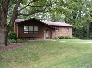 94 W Lake Dr, Troy, IL 62294