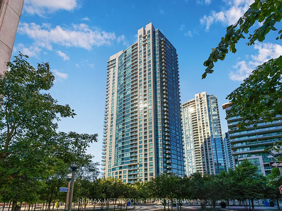215 Fort York Blvd #208