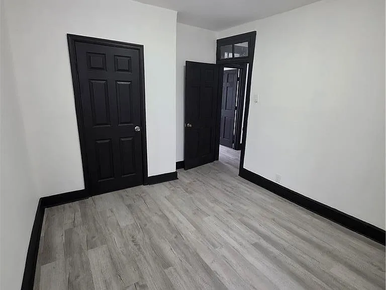 300 Pine St — Photo 15