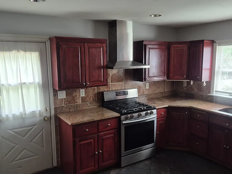 18-20 Somerville Rd #1 — Photo 8