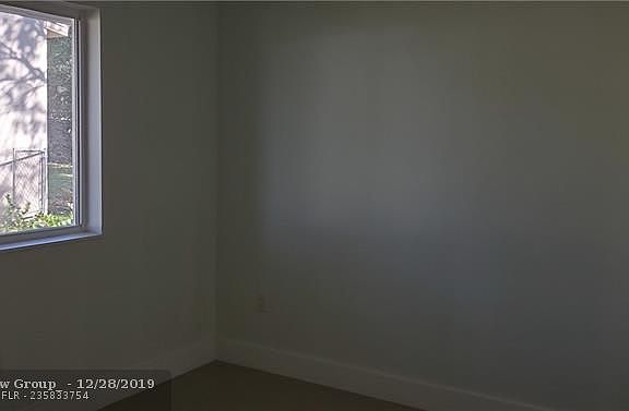 4th image of 210 Carolina Ave