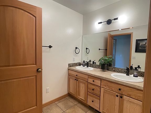 5th image of 140 Estate Ln