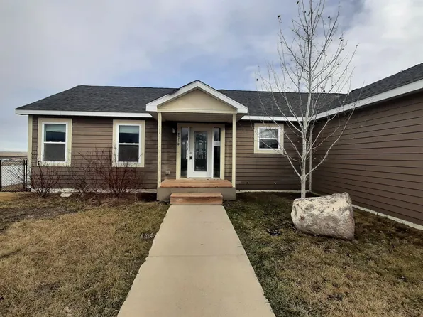 2710 2nd St NE, Watford City, ND 58854