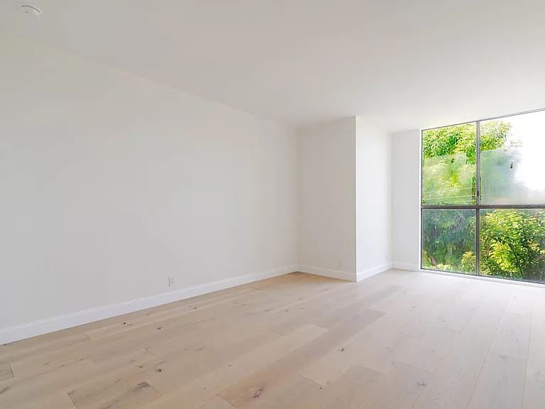 1305 N Columbus Ave #208 — Photo 23