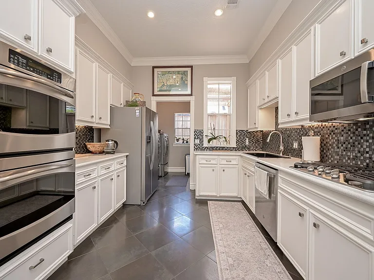 2301 Steel St — Photo 12