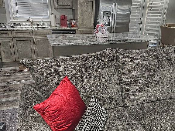 5th image of 20 Dogwood Ln