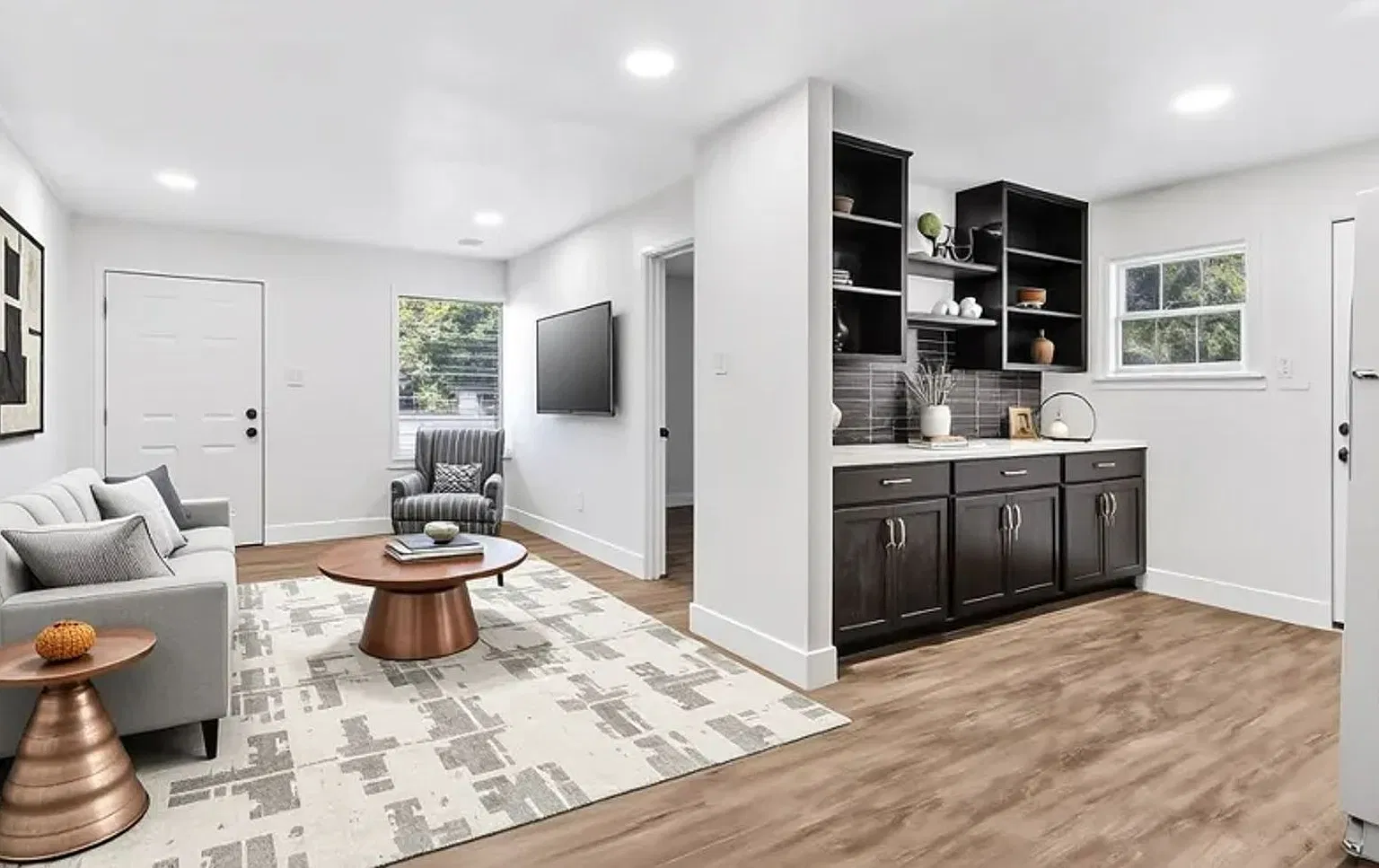 Charming 2 Bed / 1 Bath Duplex with Backyard — Photo 1