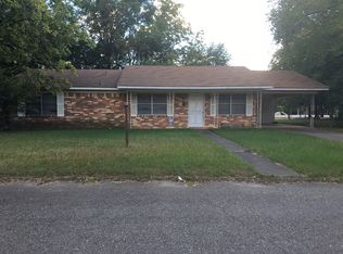 208 E Eleanor St, Gladewater, TX 75647