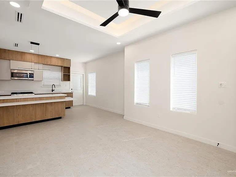 11413 N 25th St #4 — Photo 3