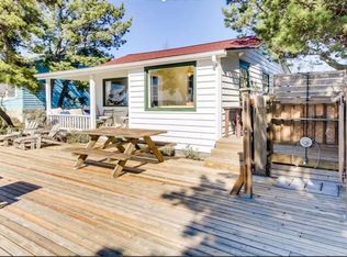 2652 Sunlight Beach Rd, Clinton, WA 98236