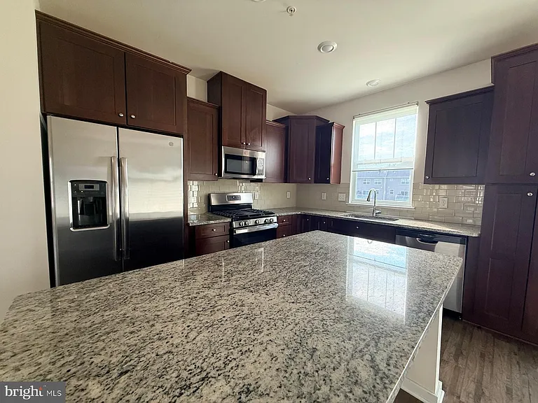 1921 Boulder Dr — Photo 2