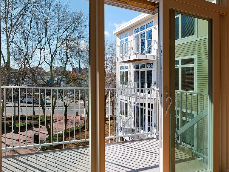 7 Cameron Apartments — Photo 26