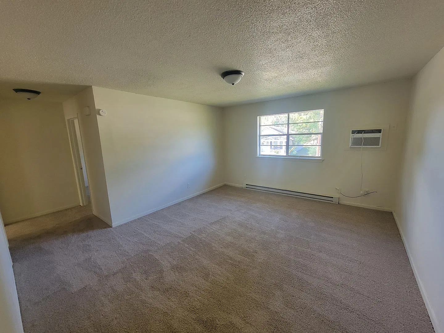 3000 Kentwood Street — Photo 4