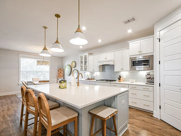 2242 Tillage St — Photo 6