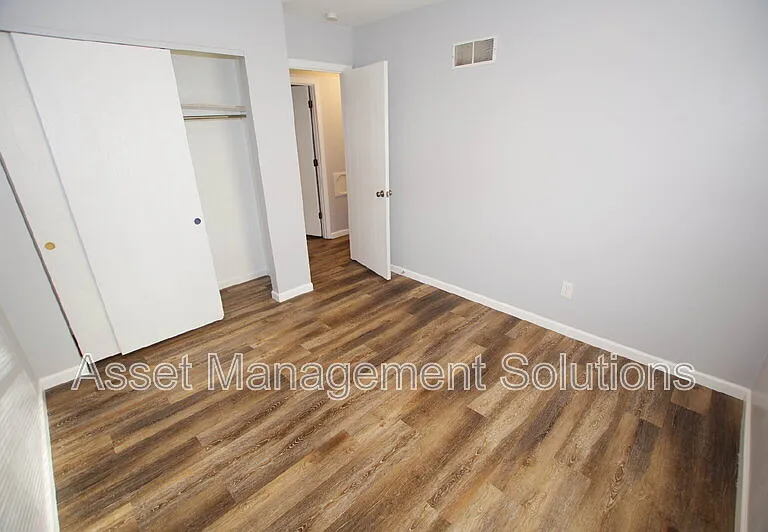 1 Oak Point Dr — Photo 11