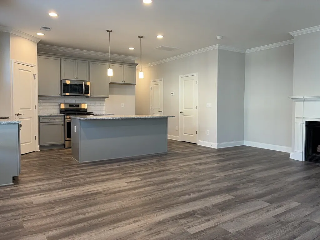 3 bed, 2.5 bath, $2,400 — Photo 3