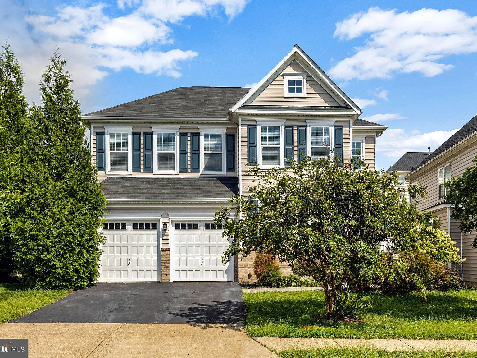 4 bed, 4.5 bath, 3962 sqft, $4,500 — Photo 1