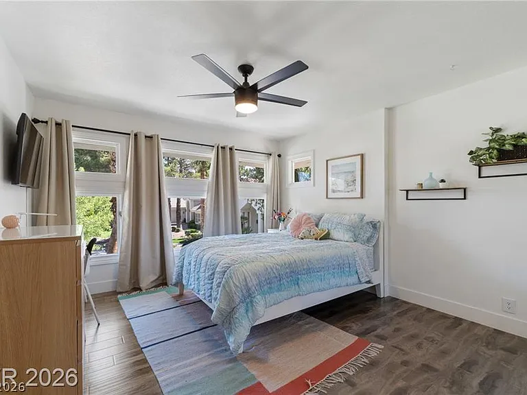 2233 Versailles Ct — Photo 26
