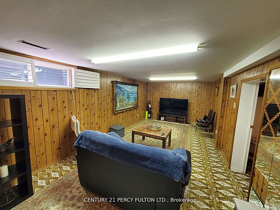 5th image of 36 Saint Paschal Ct