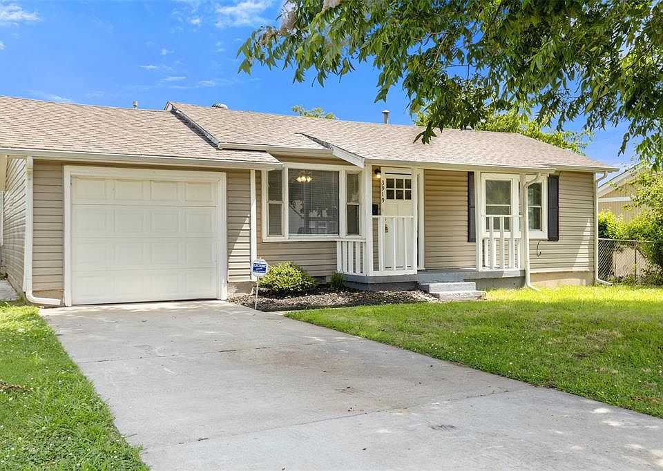 1st image of 3919 SE 10th Pl