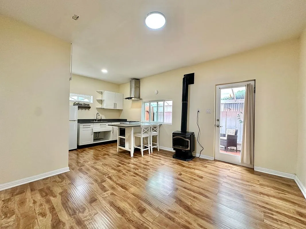 1 bed, 1.0 bath, 420 sqft, $1,750 — Photo 2