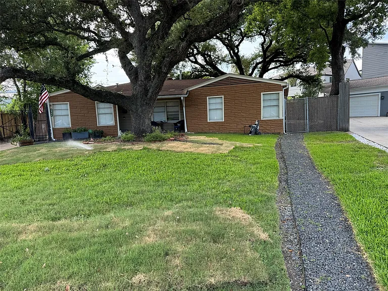6944 Burgess St — Photo 1