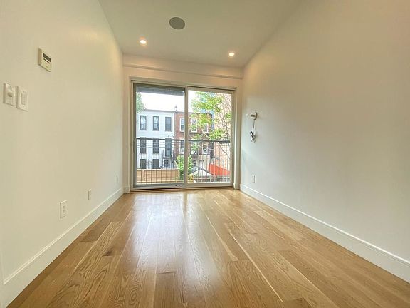5th image of 189 Hart St #2C