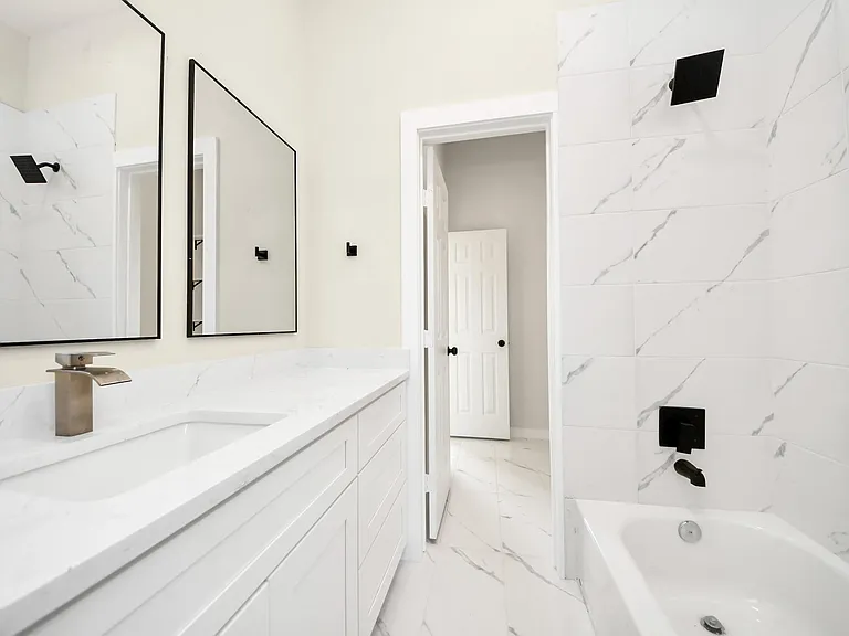 8025 Peachtree St #D — Photo 24