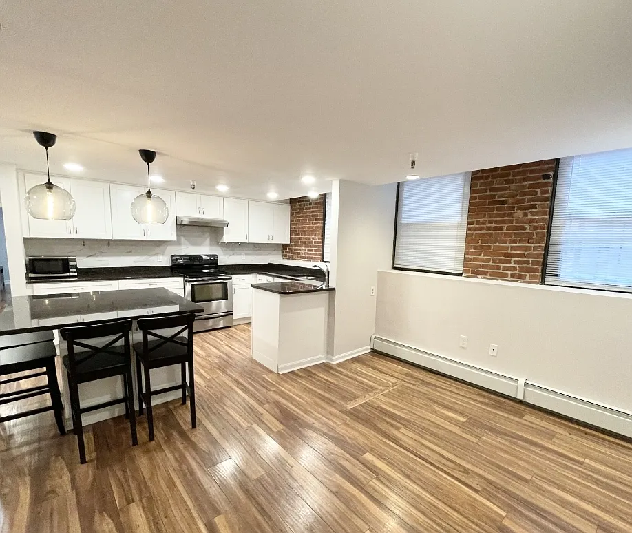 4 bed, 1370 sqft, $8,000 — Photo 1