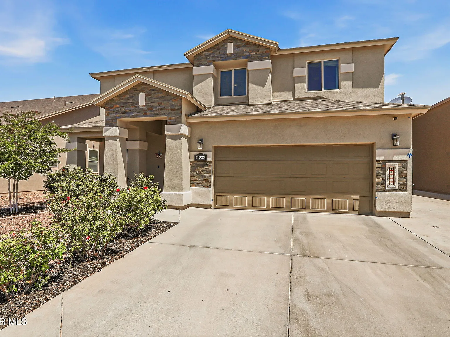 4 bed, 2.5 bath, 3101 sqft, $2,700 — Photo 2
