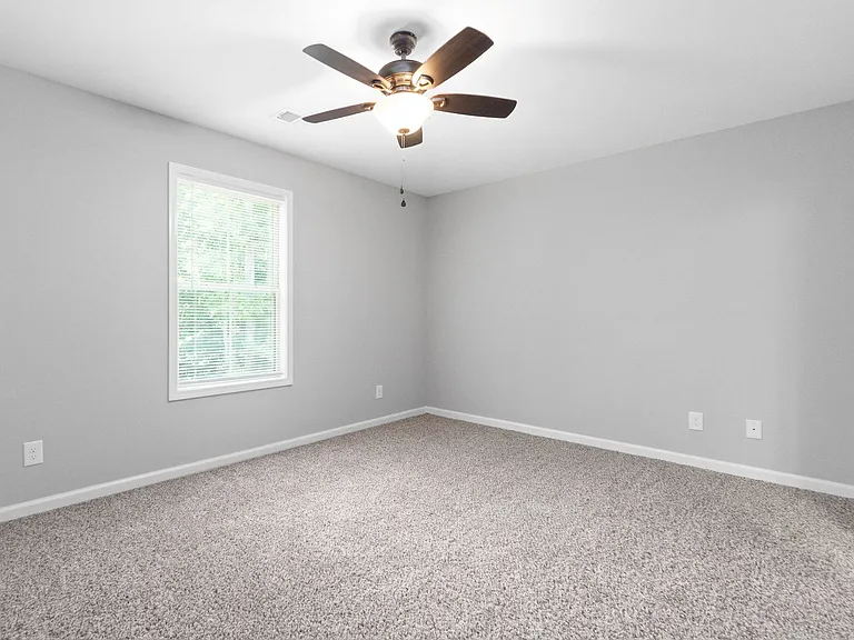 223 Smithson Ln — Photo 13