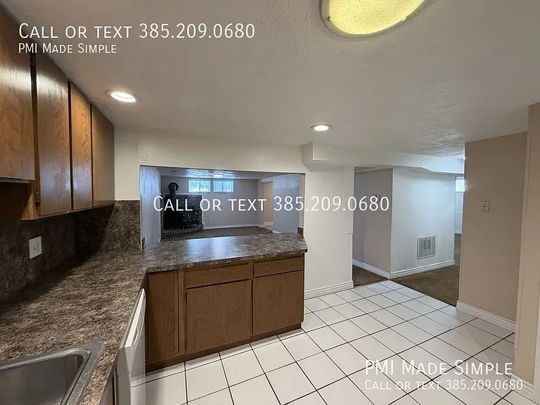 1924 S Columbia Ln — Photo 5