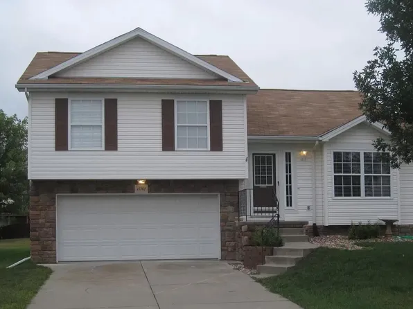 17862 Olive St, Omaha, NE 68136
