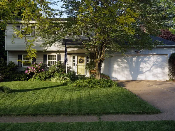 427 Sybil Dr, Erie, PA 16505