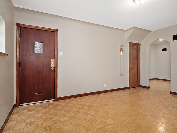 2nd image of 3439 Lawn Ave #1F