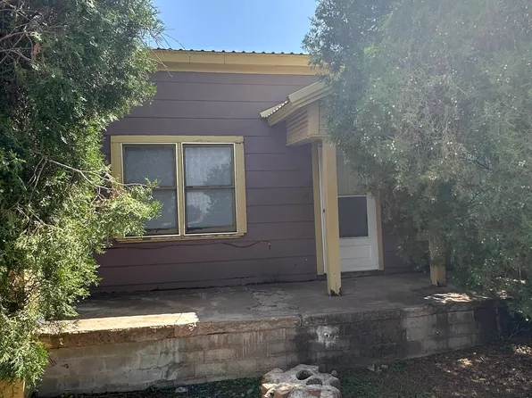 905 Avenue I NW, Childress, TX 79201