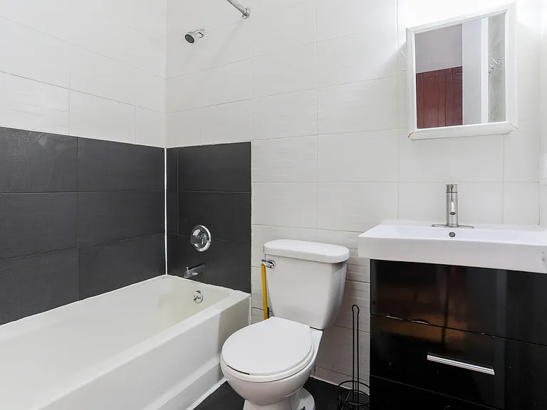 325 Melrose St #3L — Photo 12