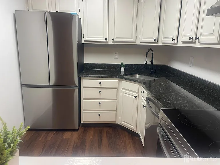 1019 Ravens Crest Dr — Photo 19