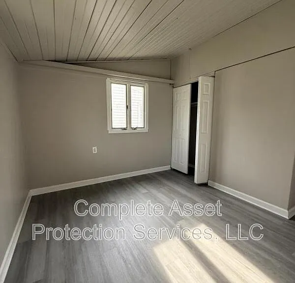 430 Woodlawn Ave — Photo 9