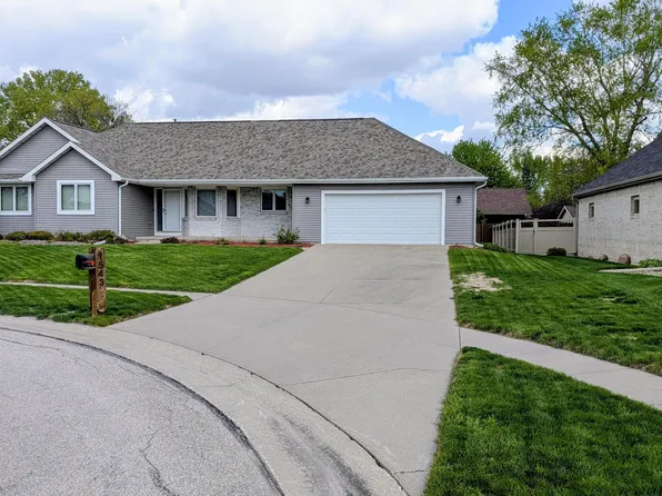 1543 Reagan Dr, Ames, IA 50010