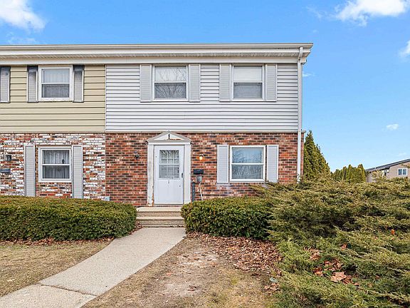 3rd image of 118 Lake St #1