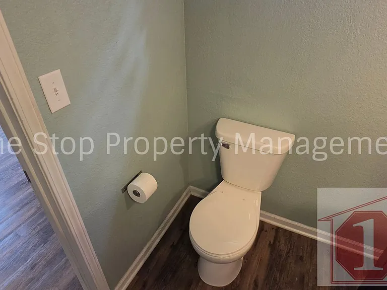 608 NE Florence Ave #A — Photo 24