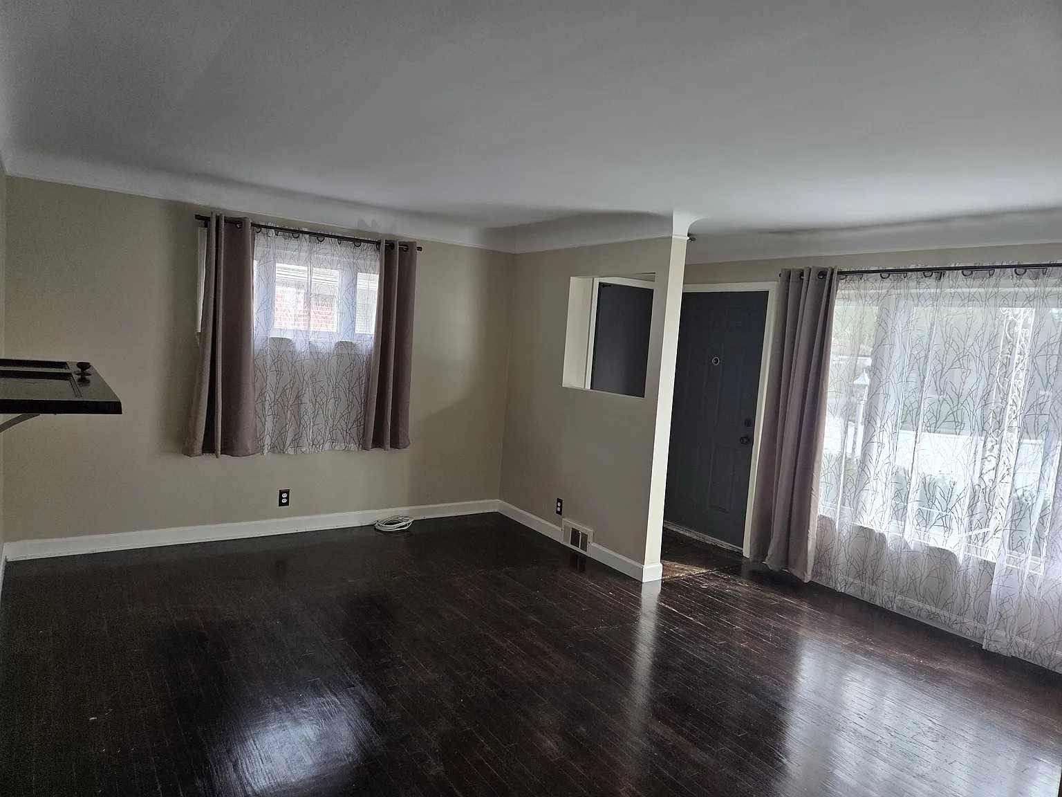 3 bed, 1074 sqft, $1,950 — Photo 2