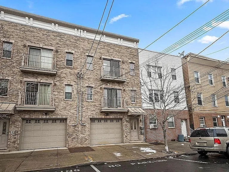 41 Wright Ave #2 — Photo 1