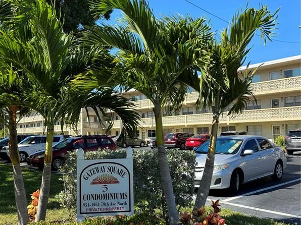 951 79th Ave N APT 327, Saint Petersburg, FL 33702