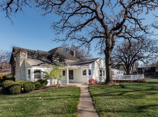 1234 Ash St, St Charles, IL